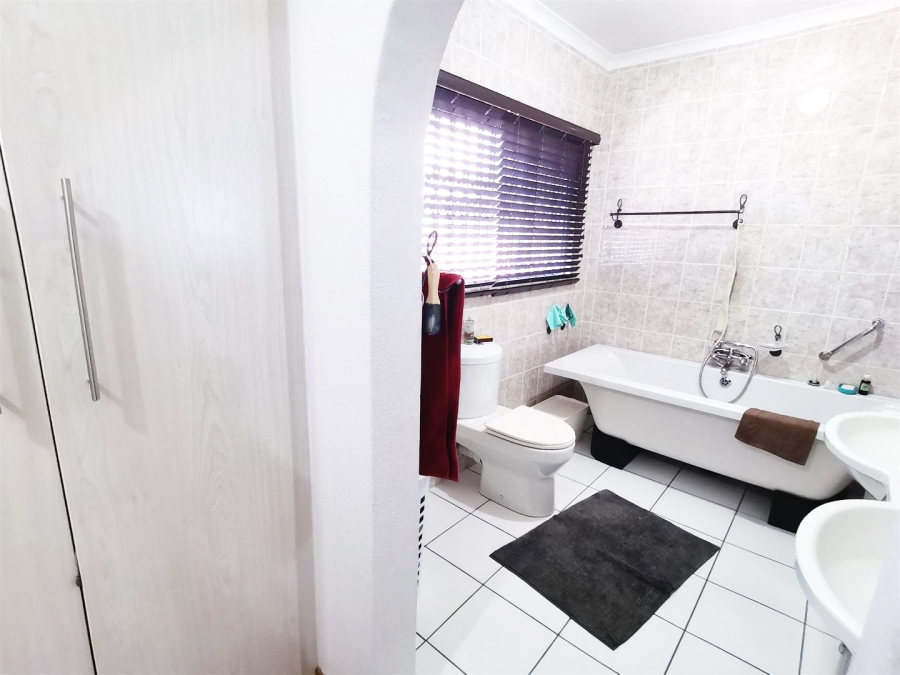 4 Bedroom Property for Sale in Vaalpark Free State